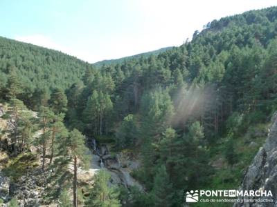 El Pico del Nevero y la Cascada del Chorro, rutas a pie por la sierra de madrid; bastones de senderi